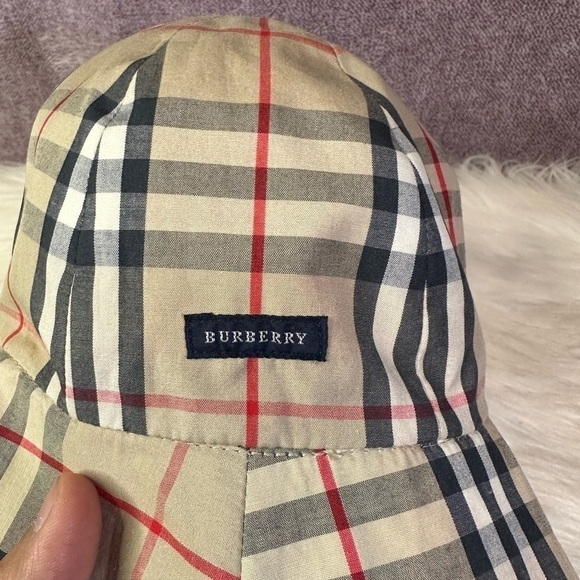 BURBERRY kids reversible classic plaid hat - Picture 3 of 9